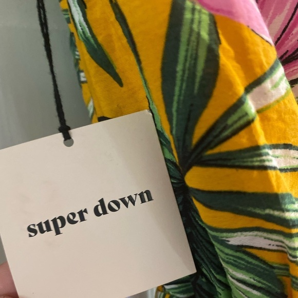 NWT SUPERDOWN FLORAL TROPICAL ROMPER STRAPLESS LINED W/TIE AT WAISTED SZ MED - Picture 4 of 15